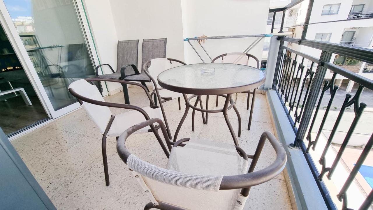 Modern Retreat: 2Br Stylish Apt With Comfy Rooms! Smart Tv With 200Mbps Internet Lárnaka Kültér fotó