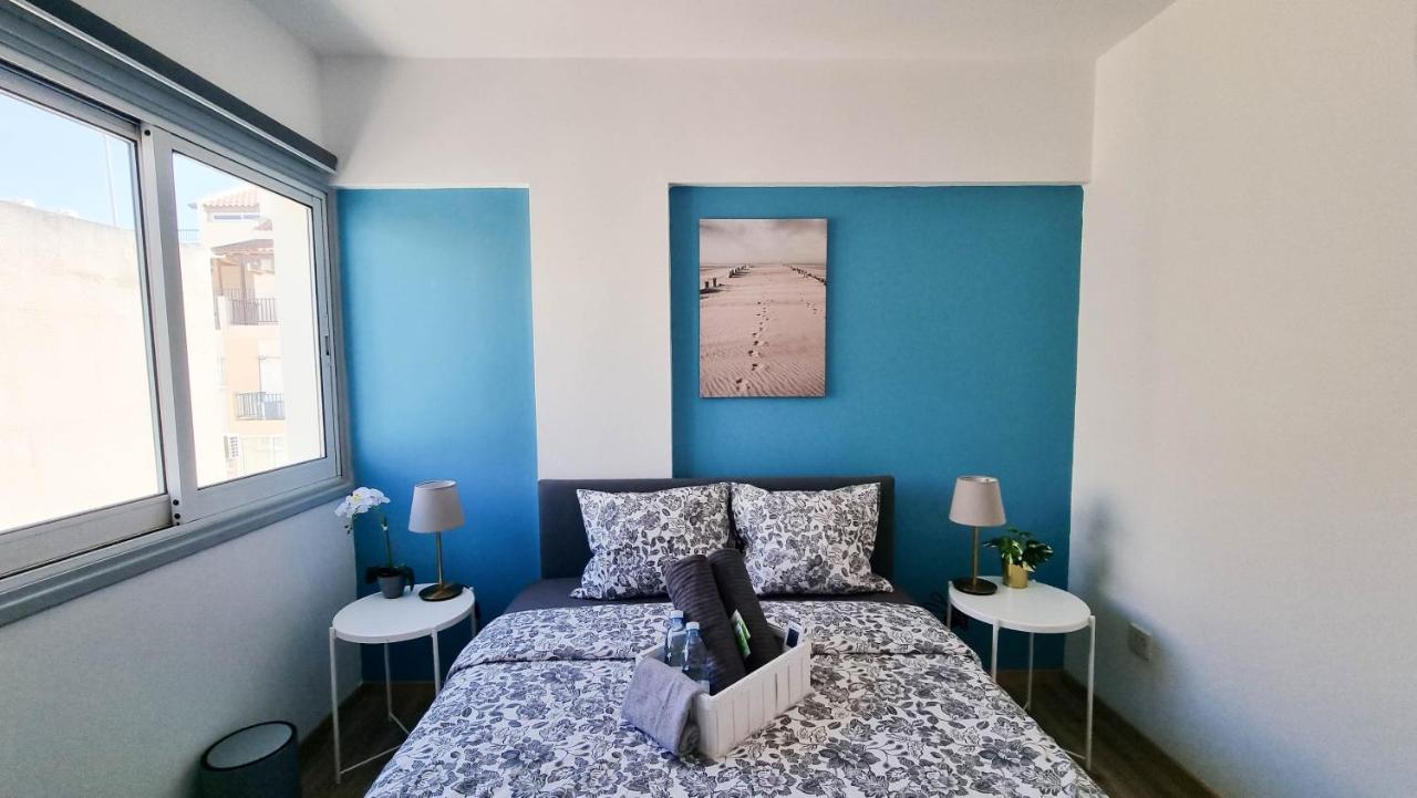 Modern Retreat: 2Br Stylish Apt With Comfy Rooms! Smart Tv With 200Mbps Internet Lárnaka Kültér fotó