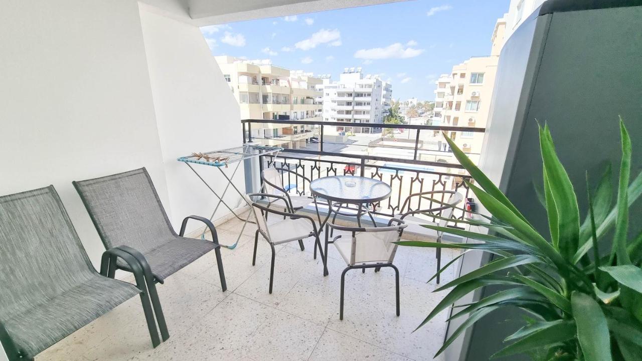 Modern Retreat: 2Br Stylish Apt With Comfy Rooms! Smart Tv With 200Mbps Internet Lárnaka Kültér fotó